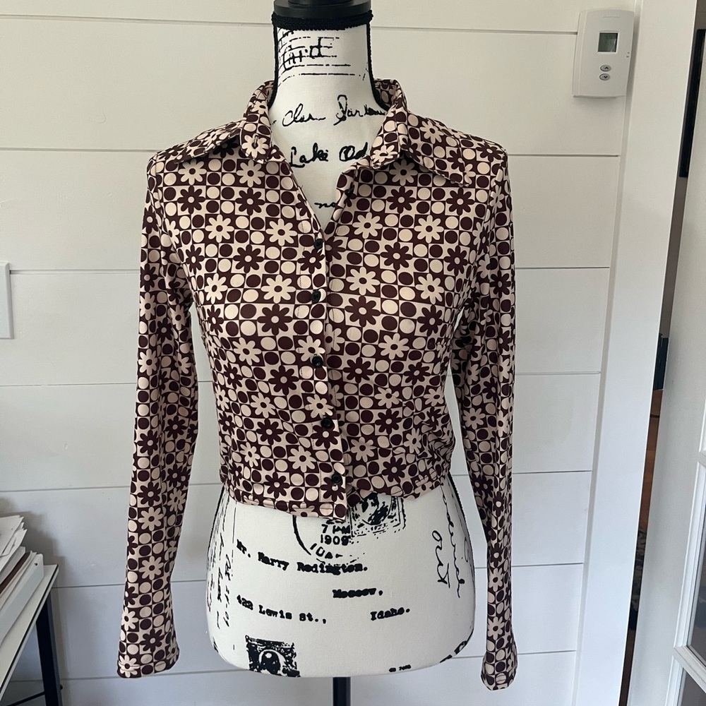 Retro Collared Long Sleeve Crop Top Size S